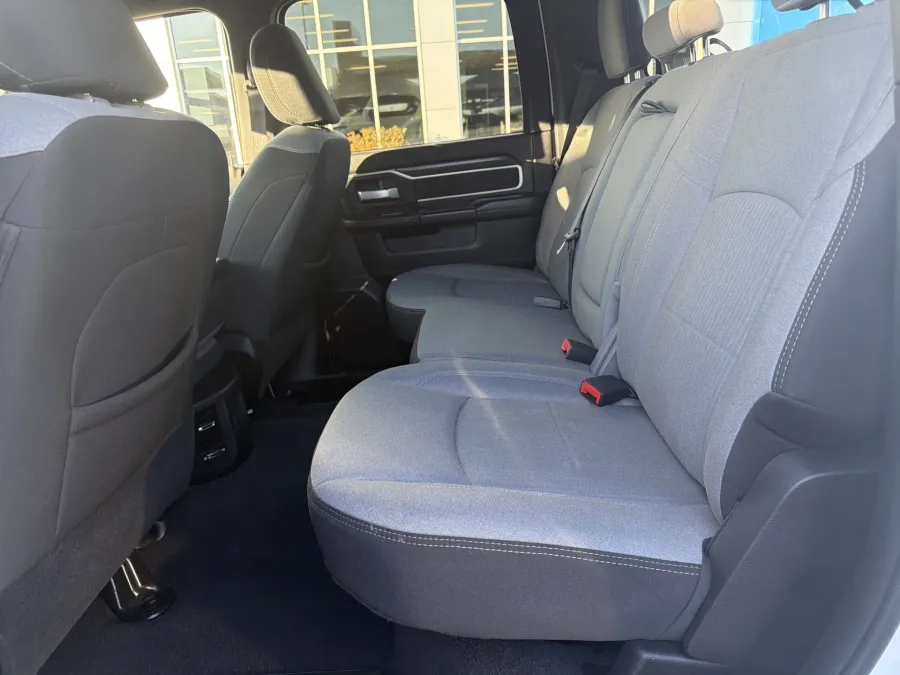 2024 RAM 2500 Big Horn | Photo 9 of 19