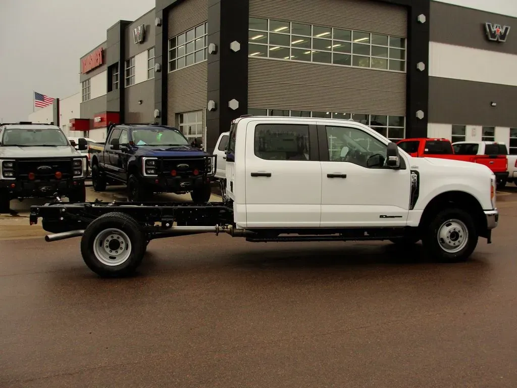 2026 Ford Super Duty F-350 | Photo 5 of 14