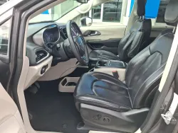2023 Chrysler Pacifica Touring L | Thumbnail Photo 17 of 23