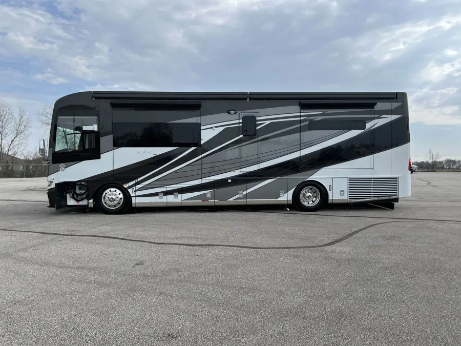2026 Newmar New Aire 3543 | Photo 1 of 27