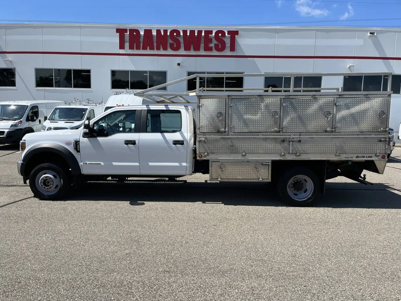 2018 Ford F-550 | Photo 2 of 20