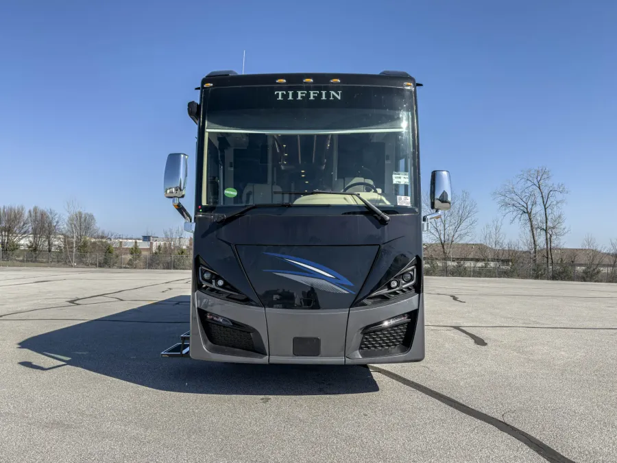 2026 Tiffin Phaeton 37 BH | Photo 5 of 43