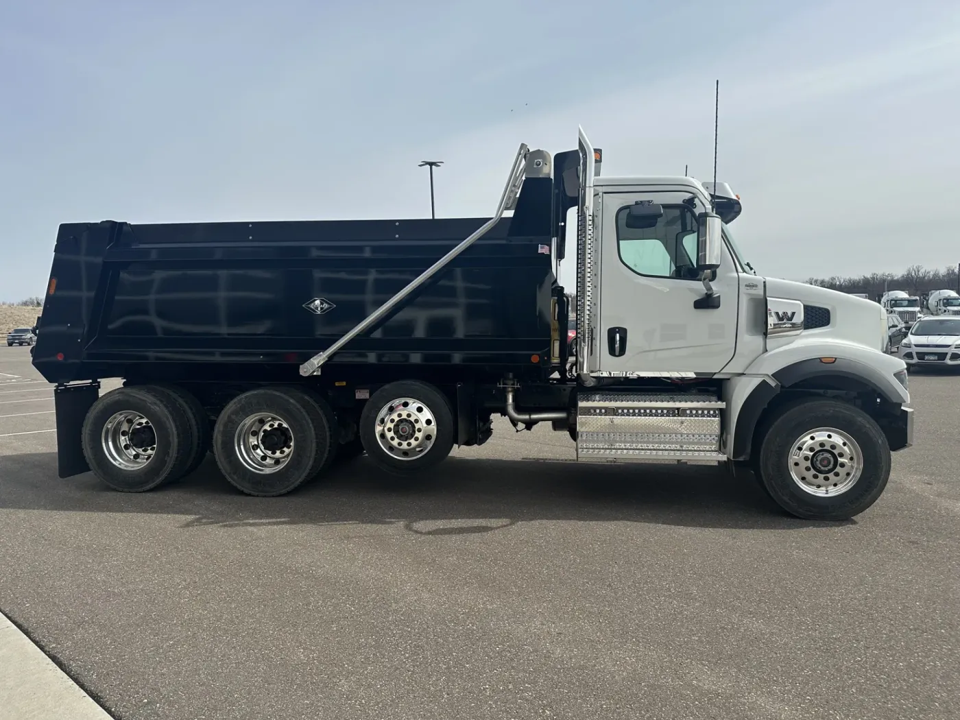 2027 Western Star 47X | Photo 4 of 15