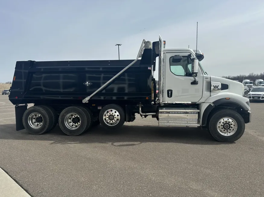 2027 Western Star 47X | Photo 4 of 15
