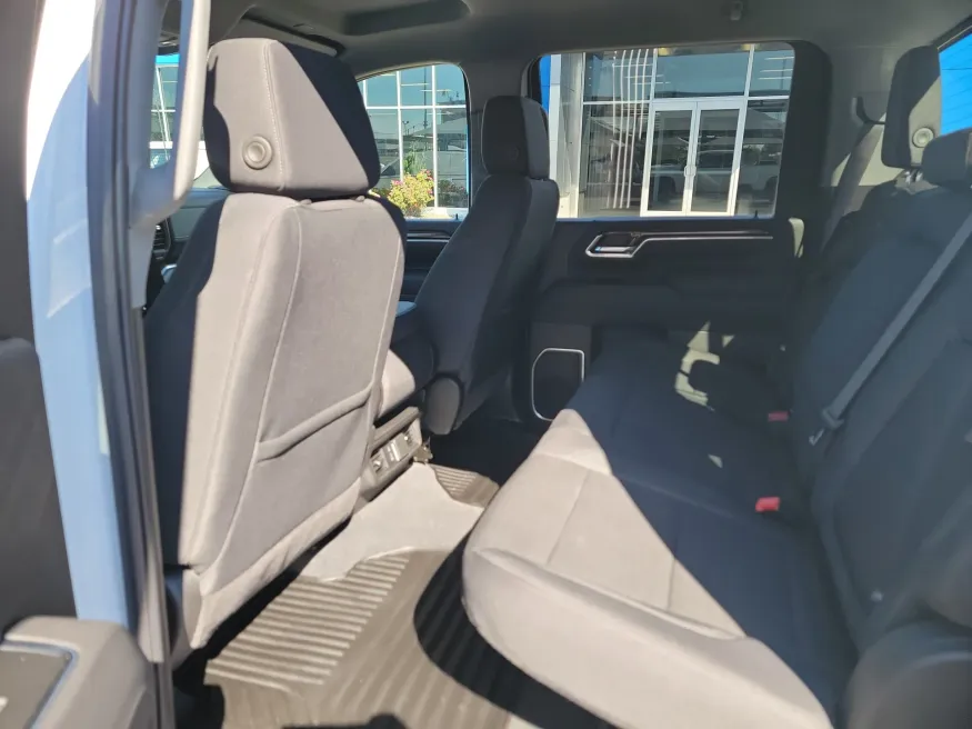 2025 Chevrolet Silverado 3500HD LT | Photo 10 of 18