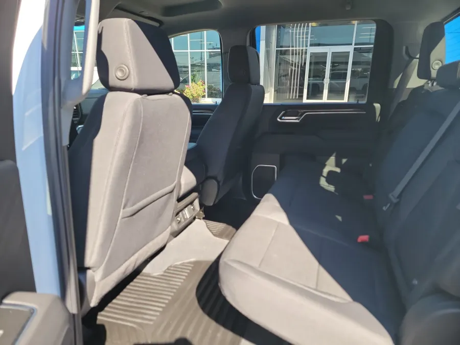 2025 Chevrolet Silverado 3500HD LT | Photo 10 of 18