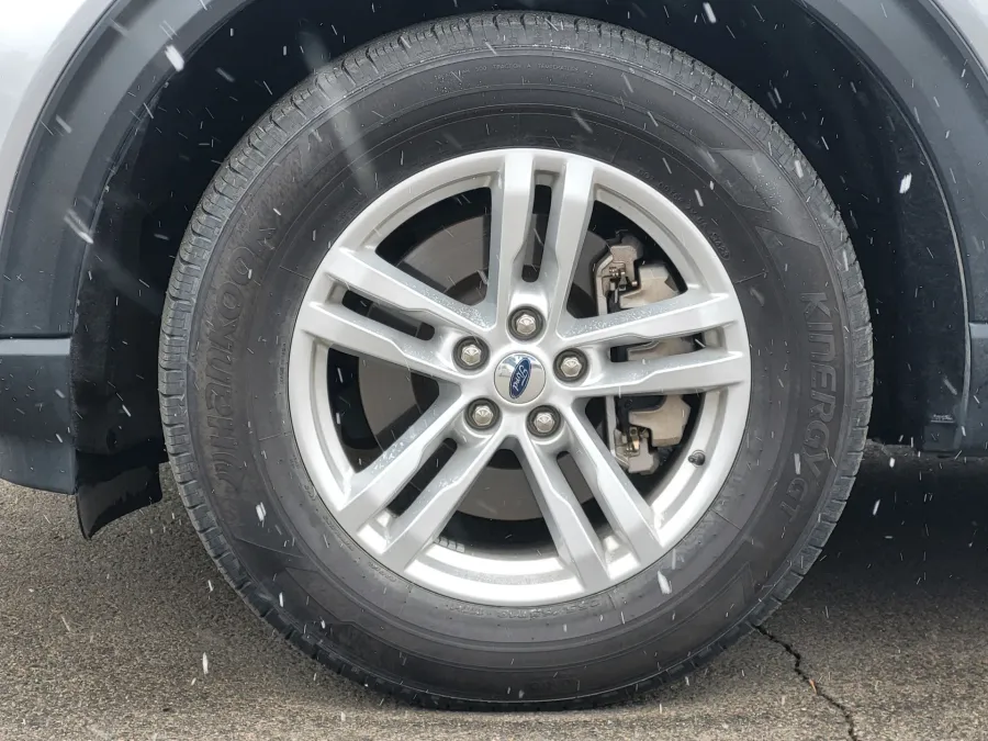 2023 Ford Explorer XLT | Photo 9 of 32