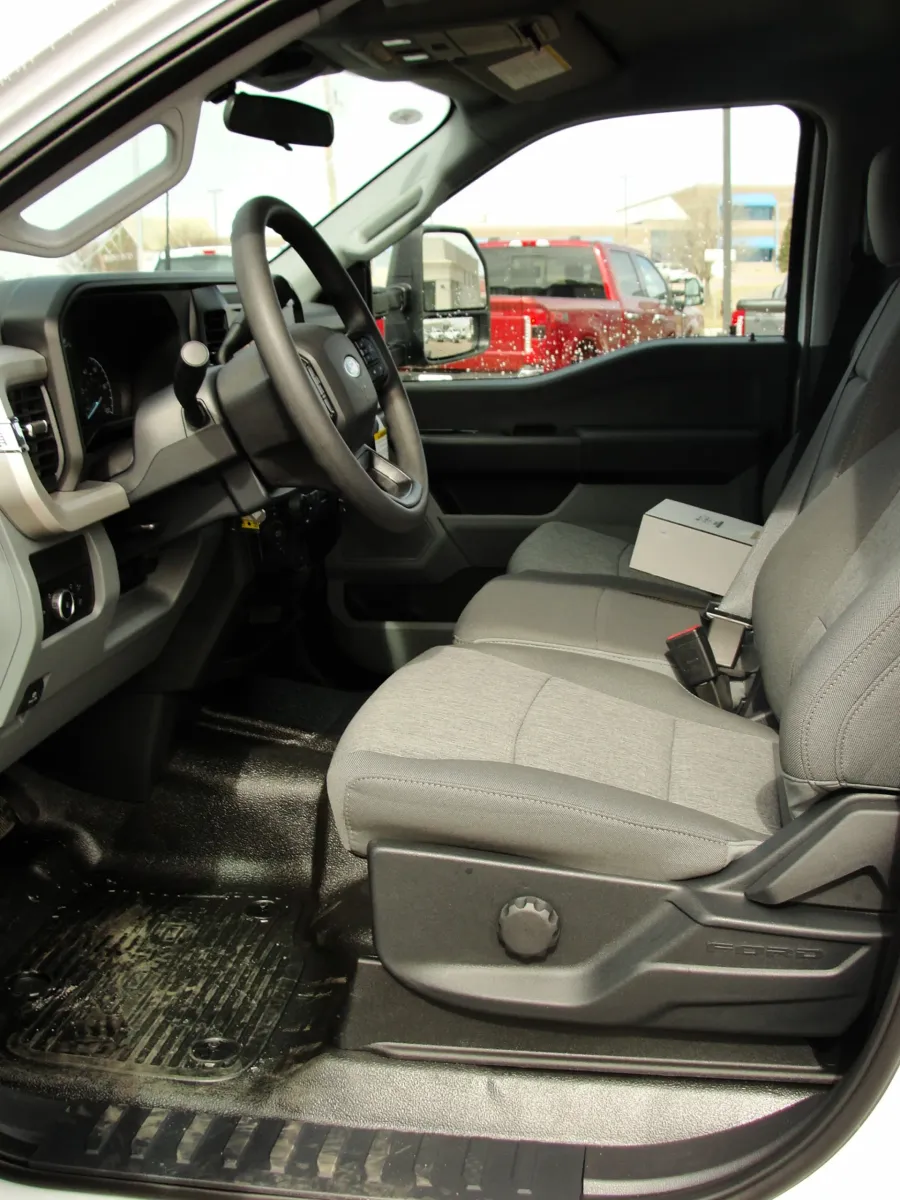 2026 Ford Super Duty F-550 | Photo 21 of 26