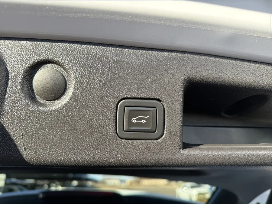 2024 Chevrolet Equinox LT | Photo 9 of 21