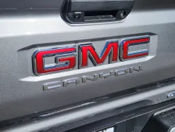 2026 GMC Canyon 4WD AT4 | Thumbnail Photo 13 of 30