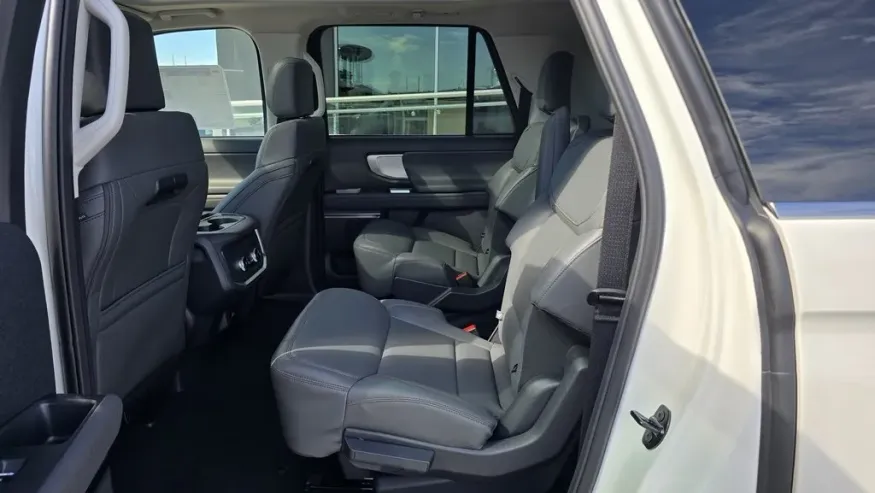 2025 Ford Expedition Max | Photo 36 of 40