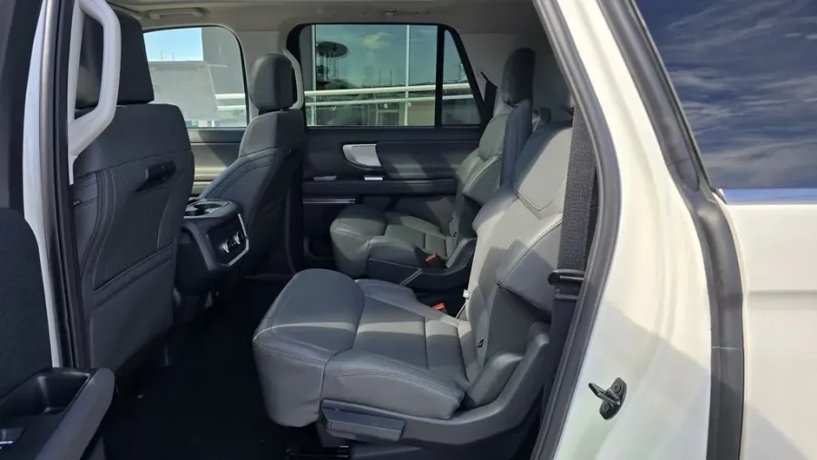 2025 Ford Expedition Max | Photo 36 of 40