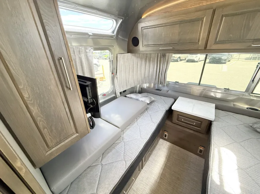 2024 Airstream Classic 33FB Twin | Photo 8 of 23