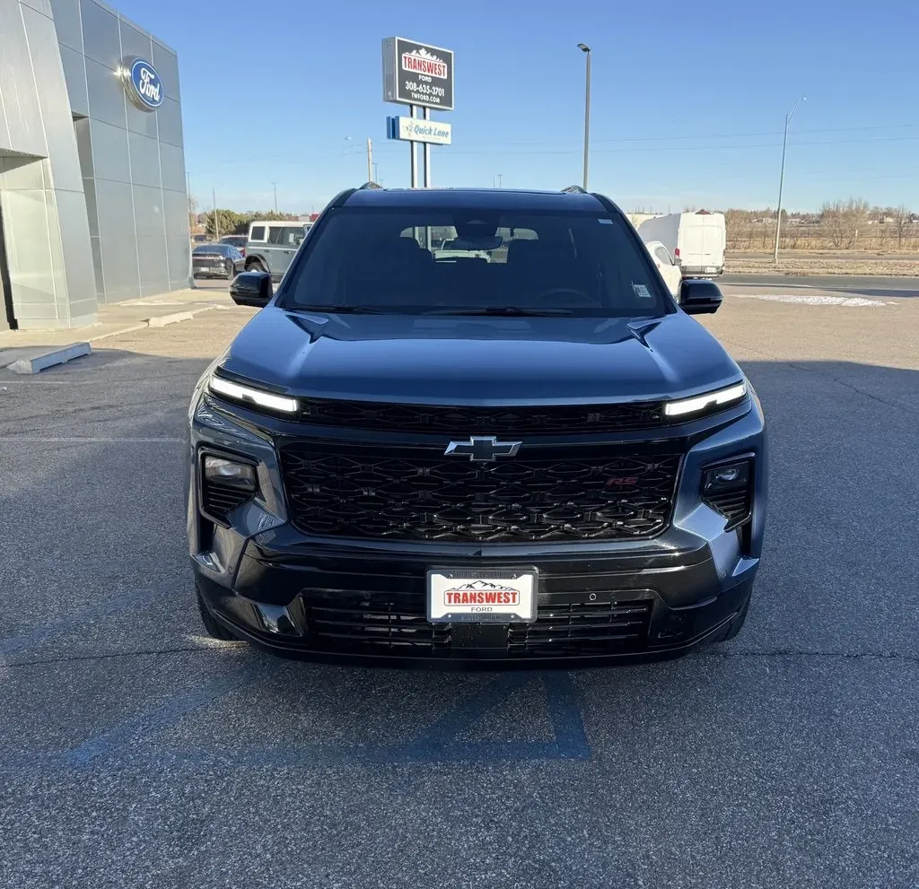 2024 Chevrolet Traverse | Photo 2 of 28