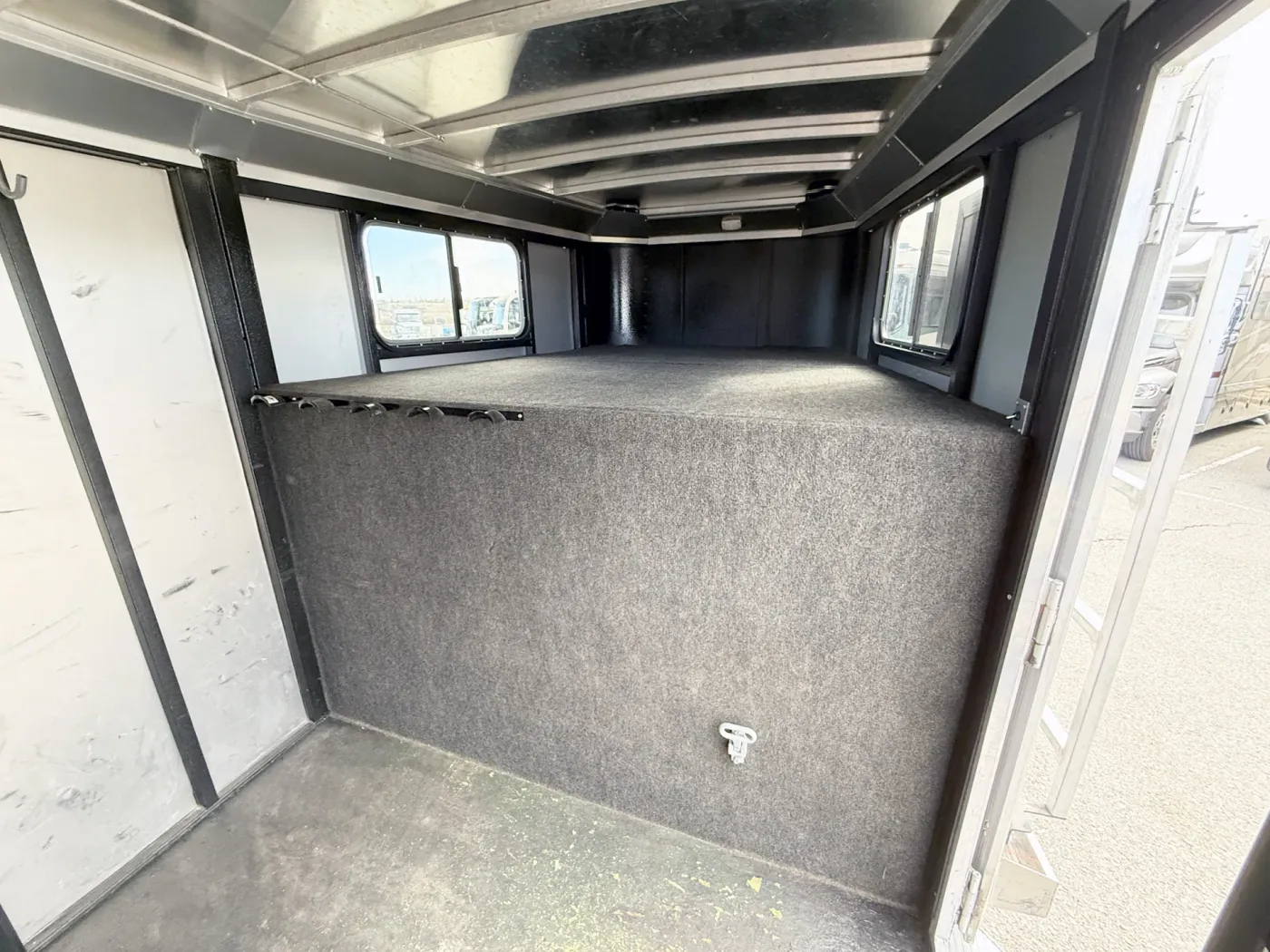 2022 Logan Coach Stock Combo | Photo 4 of 16