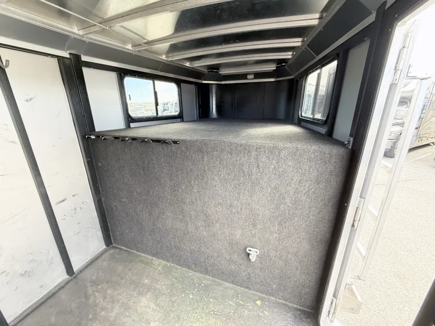 2022 Logan Coach Stock Combo | Photo 4 of 16