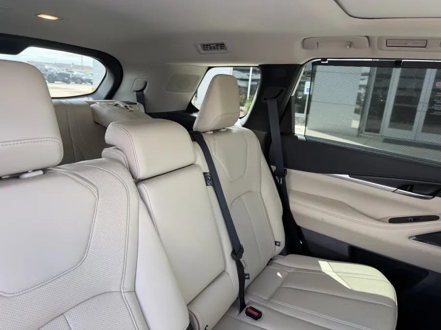 2025 Infiniti QX60 Sensory | Photo 11 of 25