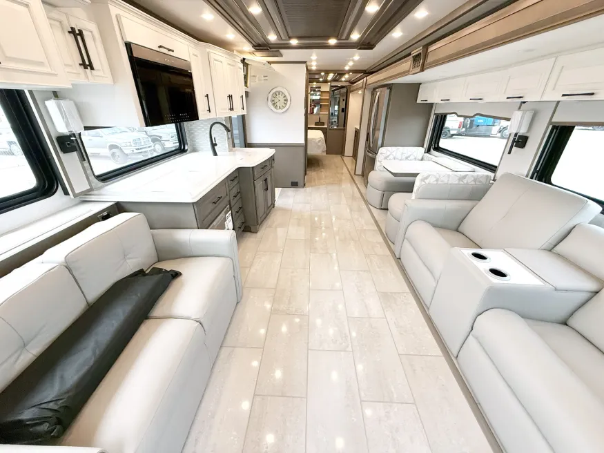 2026 Newmar Summit Aire 4505 | Photo 4 of 32