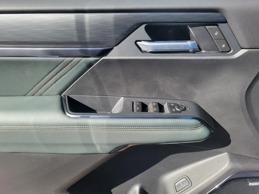 2026 GMC Acadia AT4 | Photo 19 of 27