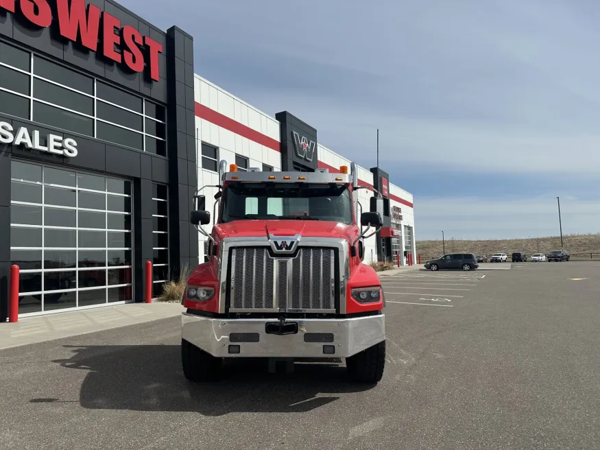 2027 Western Star 49X | Photo 2 of 15