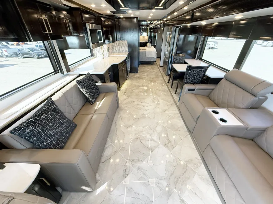 2027 Newmar Essex 4595 | Photo 4 of 31