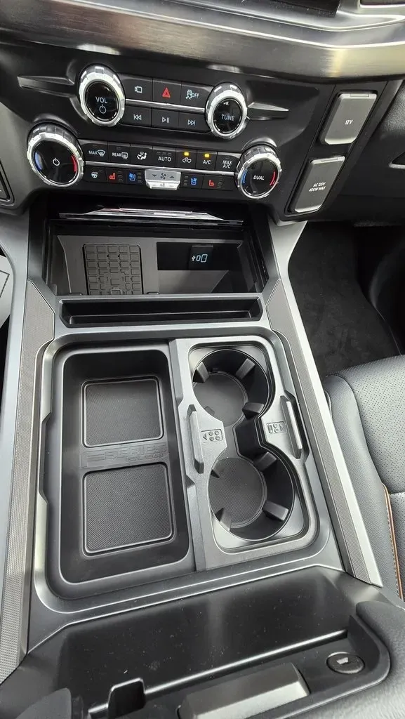 2026 Ford Super Duty F-350 | Photo 27 of 36