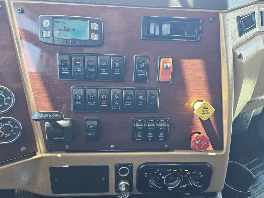 2022 Western Star 5700XE | Photo 14 of 23
