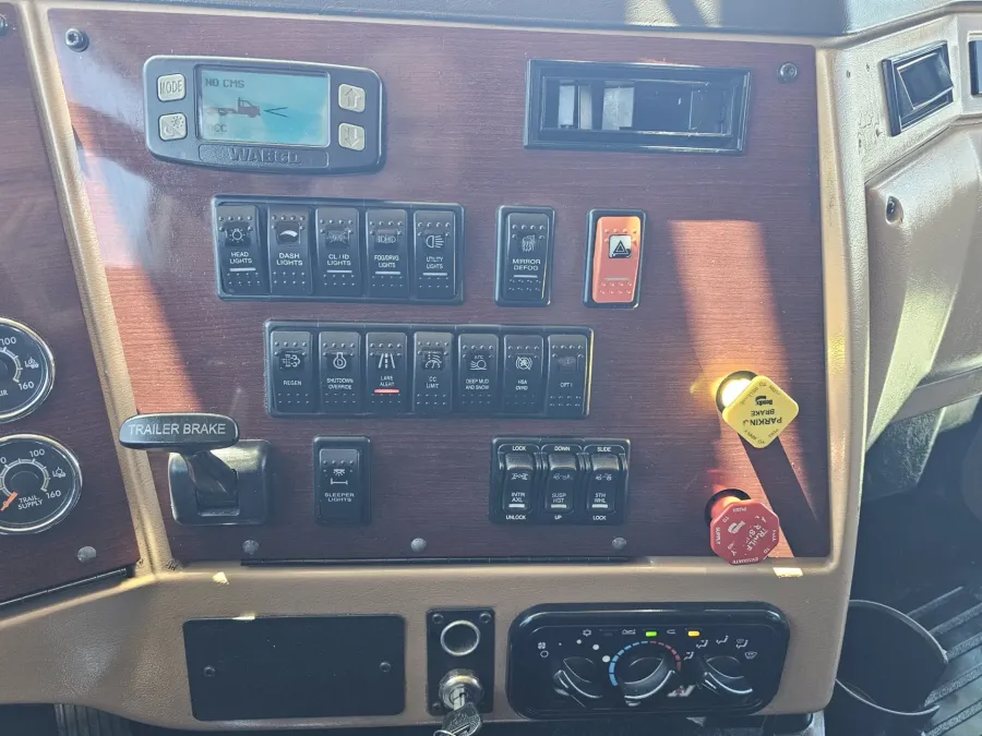 2022 Western Star 5700XE | Photo 14 of 23