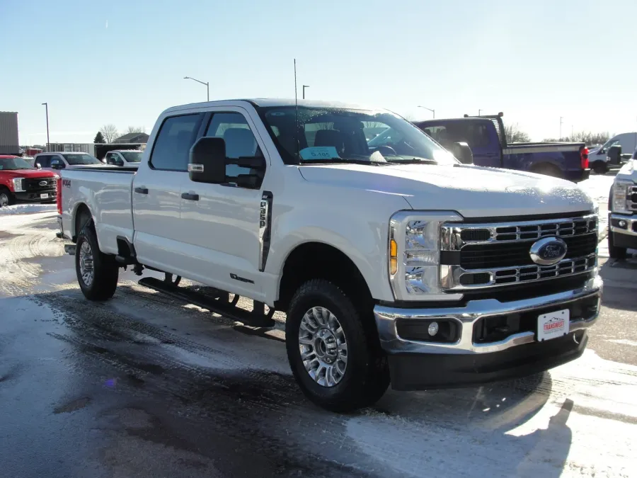 2025 Ford F-350 | Photo 7 of 12