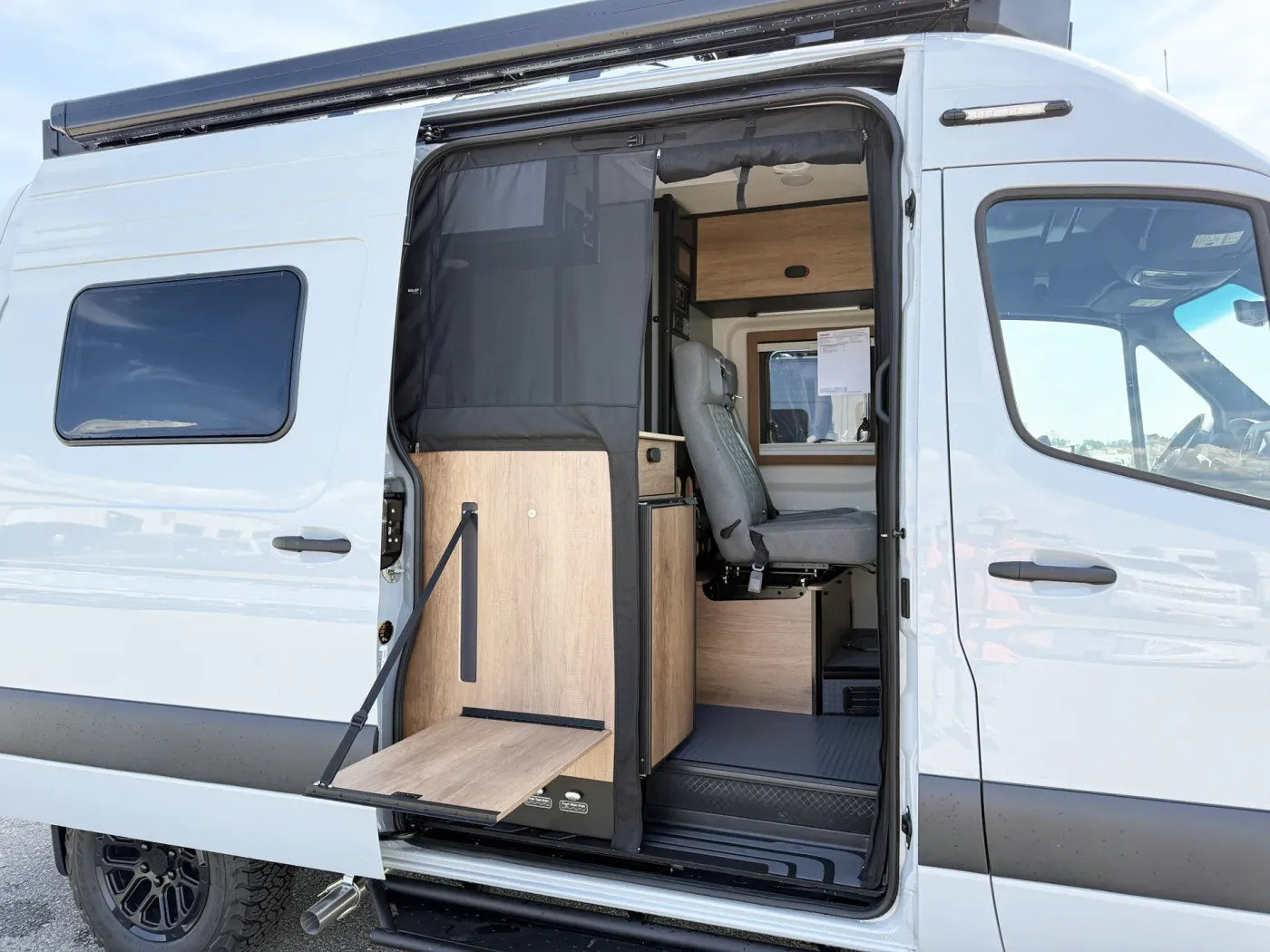 2026 Winnebago Revel 44E | Photo 4 of 19