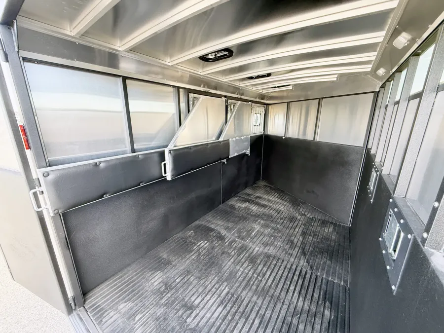 2026 Logan Coach Crossfire 3HBP | Photo 10 of 13