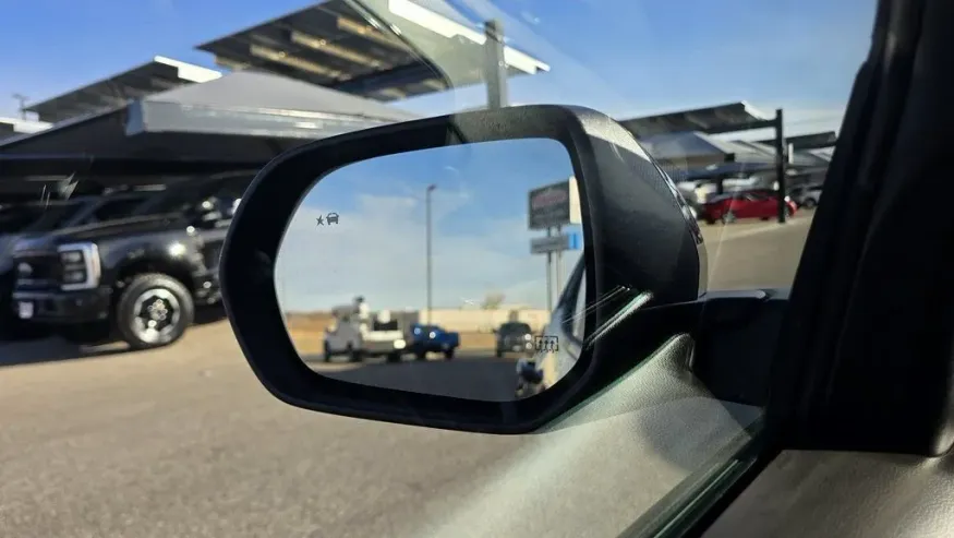 2025 Chevrolet Equinox | Photo 10 of 30