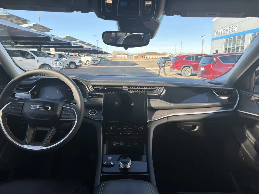 2023 Jeep Grand Cherokee L Limited | Photo 13 of 23