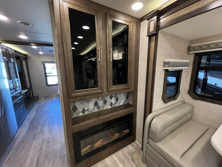 2022 Entegra Accolade 37M | Photo 11 of 19