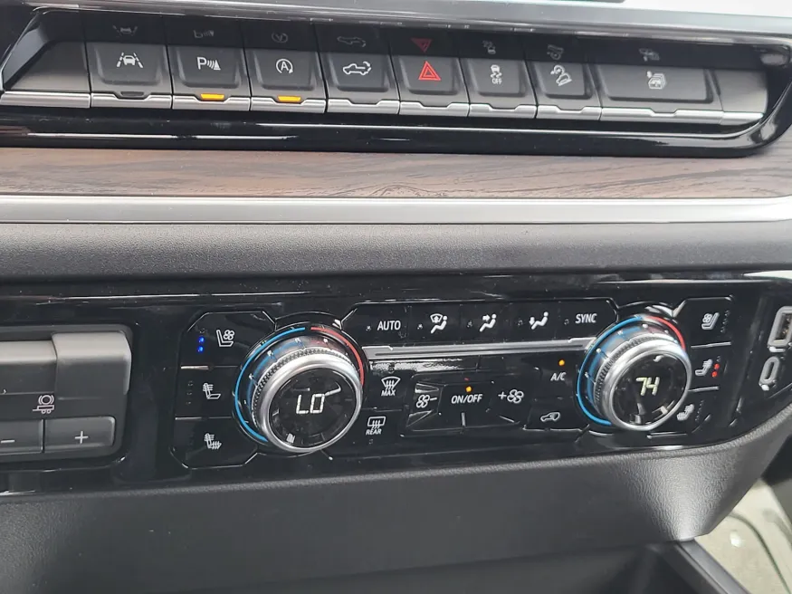 2026 GMC Sierra 1500 SLT | Photo 16 of 26