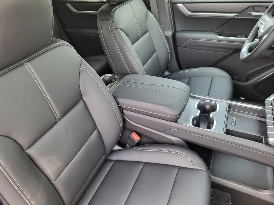 2026 GMC Acadia AWD Elevation | Photo 12 of 26