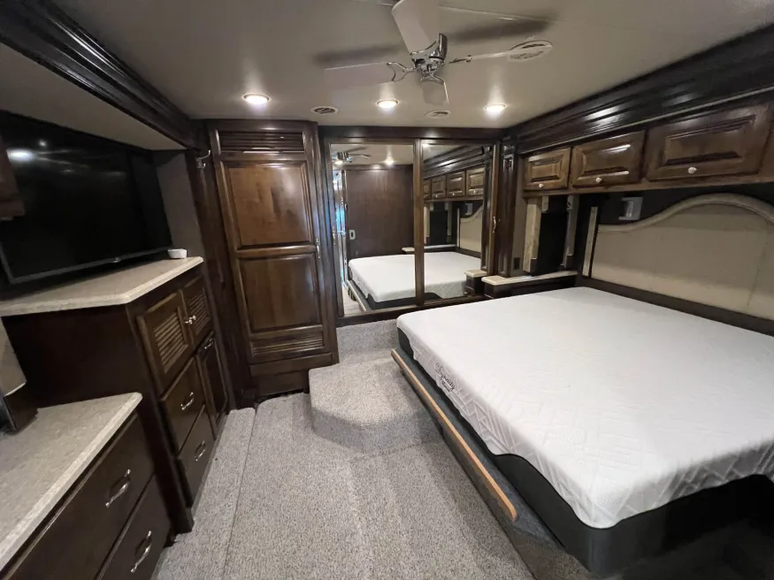 2016 Tiffin Allegro Red 33AA | Photo 19 of 21