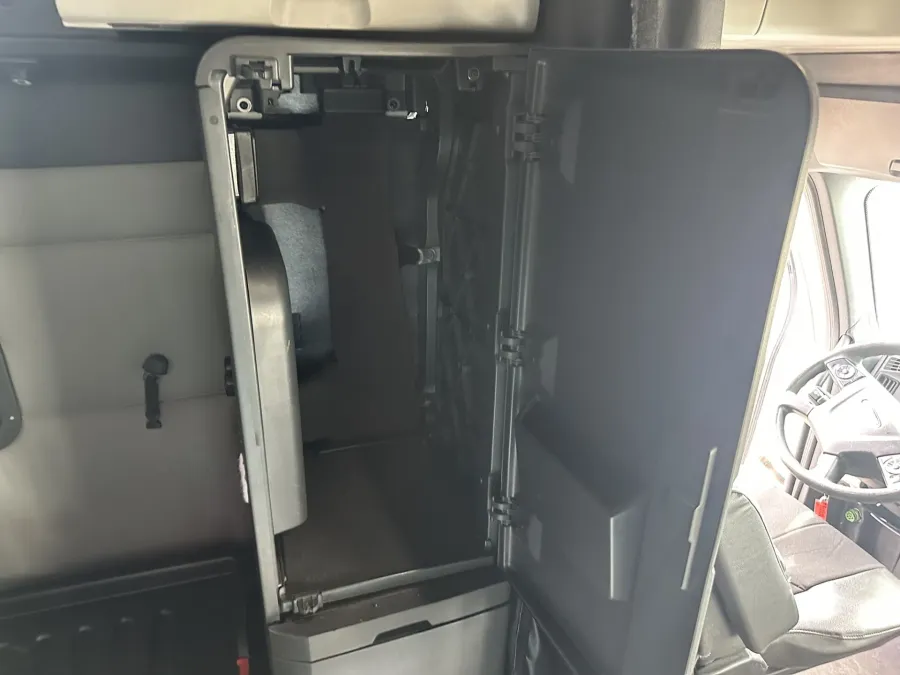 2022 Freightliner Cascadia | Photo 16 of 22