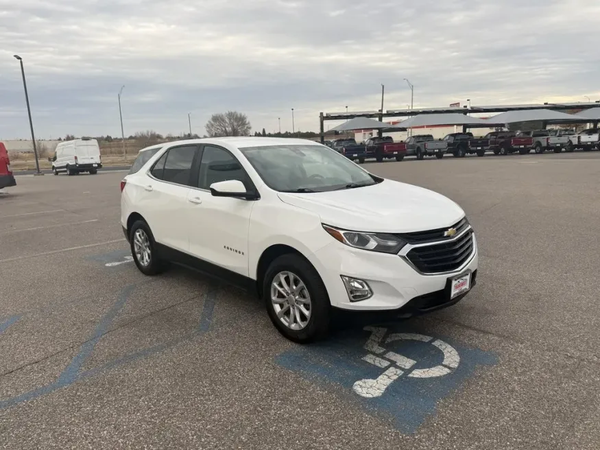 2021 Chevrolet Equinox | Photo 3 of 28