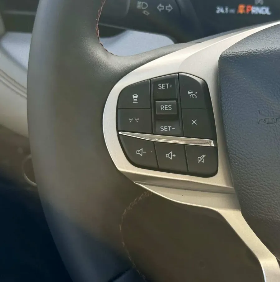 2026 Ford Explorer | Photo 18 of 28