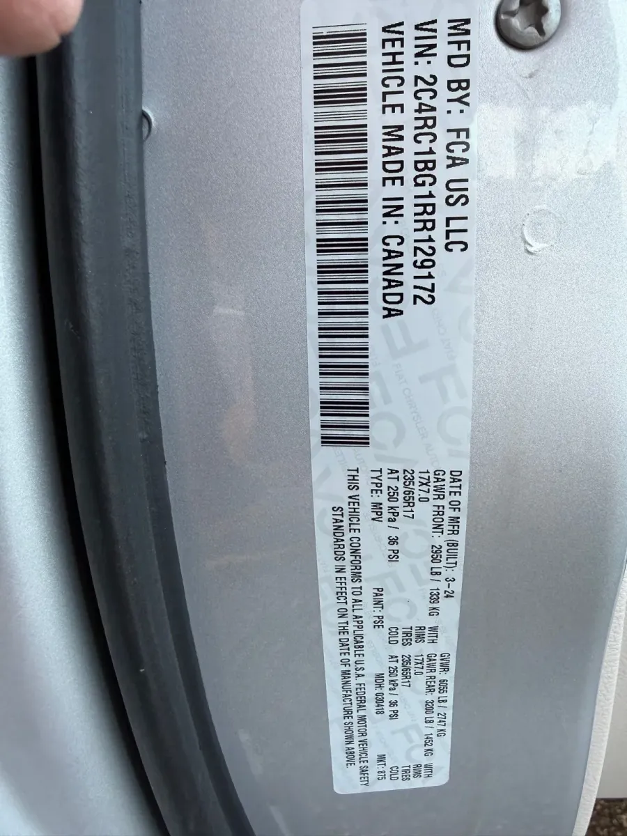 2024 Chrysler Pacifica | Photo 23 of 24