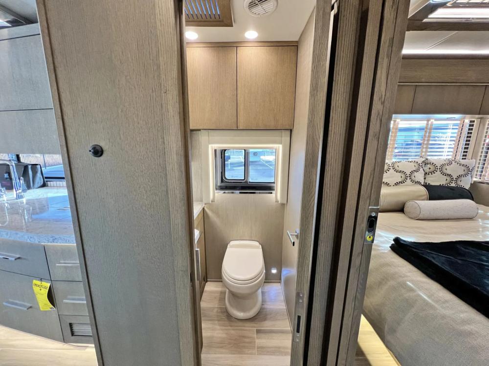 2023 Newmar King Aire 4531 | Photo 20 of 45