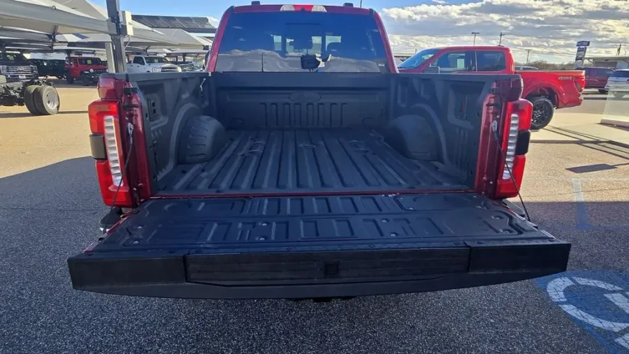 2026 Ford Super Duty F-350 | Photo 8 of 33