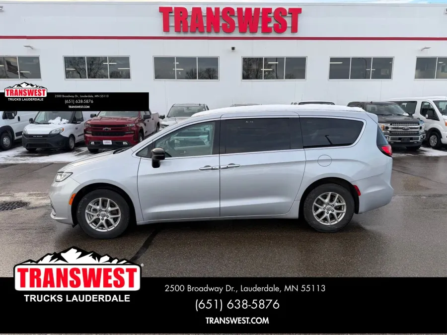 2024 Chrysler Pacifica Touring L | Photo 1 of 24