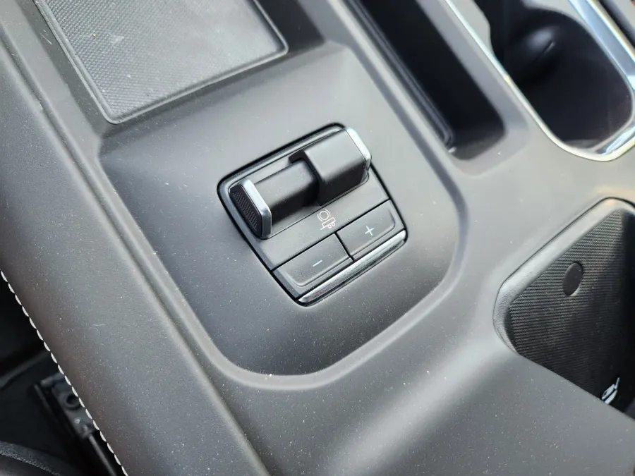 2025 GMC Sierra 2500HD Denali Ultimate | Photo 27 of 30