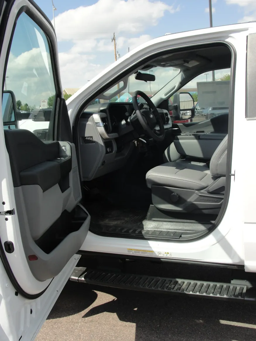 2026 Ford Super Duty F-550 | Photo 17 of 22