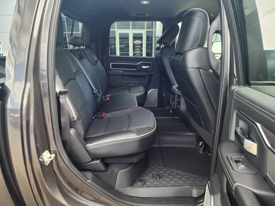 2025 RAM 3500 Laramie | Photo 17 of 26