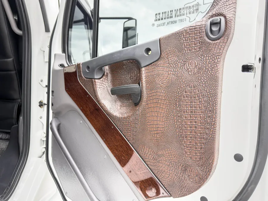 2022 Freightliner M2 112 Western Hauler | Photo 18 of 19