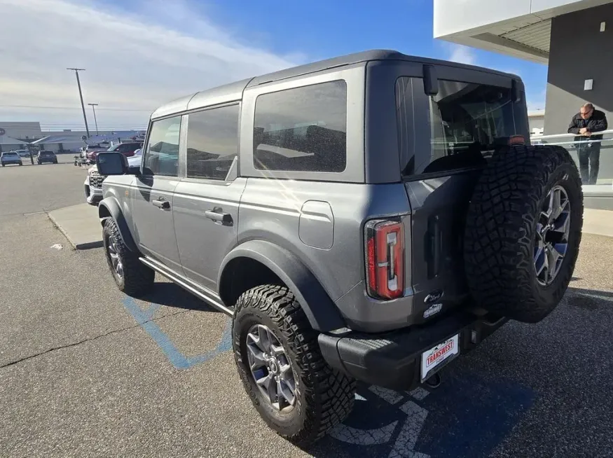 2025 Ford Bronco | Photo 6 of 25