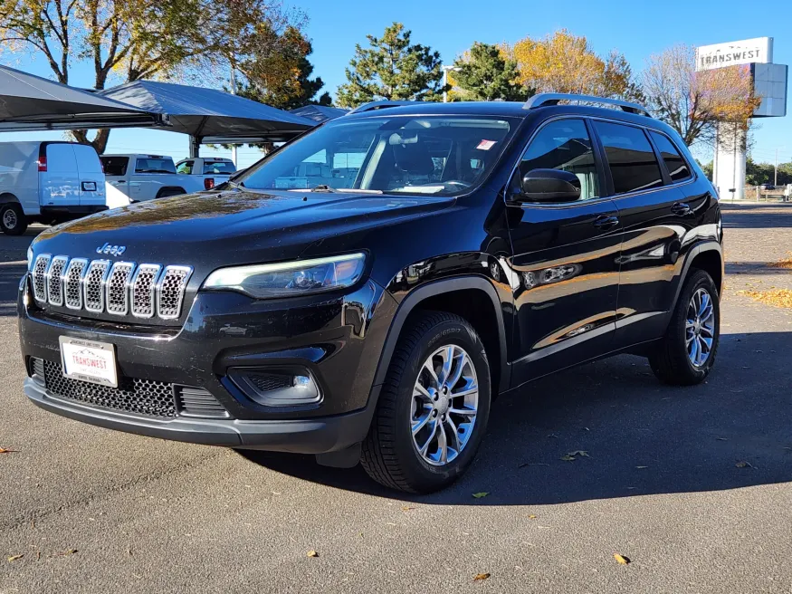 2019 Jeep Cherokee Latitude Plus | Photo 3 of 29
